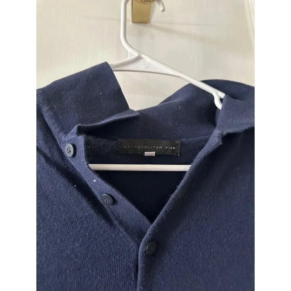 Metropolitan View men’s size 52 Large blue sweater